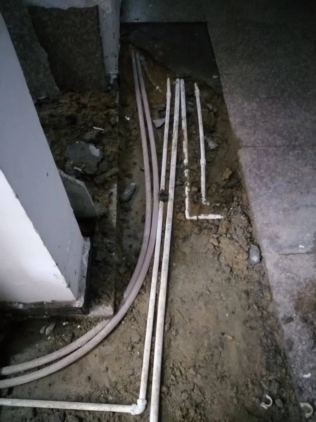 辽阳漏水，切勿盲目乱刨乱砸